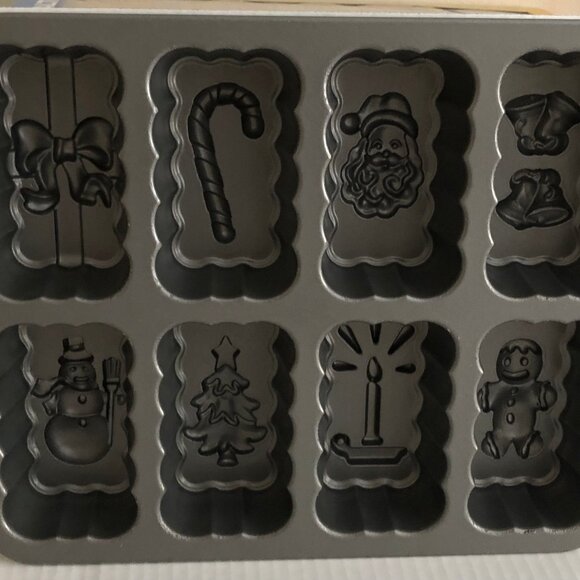 Nordic Ware Holiday Tea Cake Pan - Picture 2 of 2